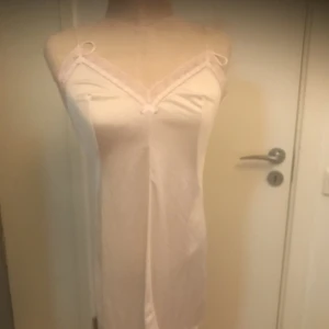 Rosa klänning  - En fin rosa klänning i bra skick