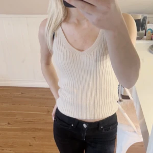 Linne - Ribbat linne med v ringning🥰