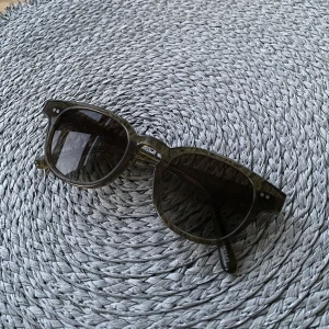 Chimi solglasögon  - Gröna solgalsögon från chimi, modell 01. 