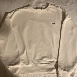Lee tröja - Ser ut som ny och använt några gånger