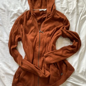 Stickad orange hoodie🧡 - Bella swan vibes!