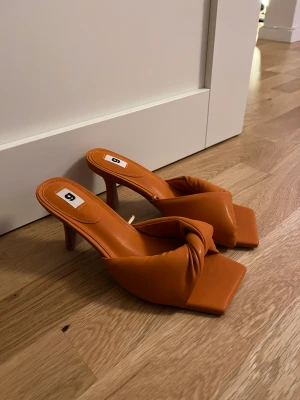 Klackskor  - Klackskor från Gina trico helt oanvända i storlek 38