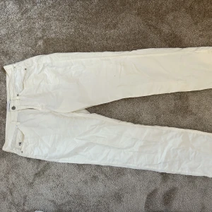 Calvin klein tygbyxor - vita calvin klein tygbyxor i bra skick strl W31 L32