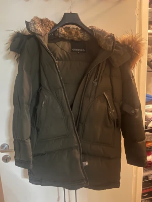 Vinterjacka  - Köpt för 7000kr, pris kan diskuteras.