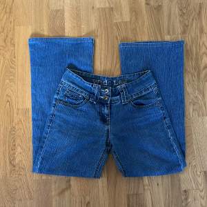 Fina jeans som inte används längre!💓 Midja: 38 cm Innerbenslängd: 70 cm