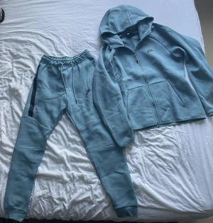 Baby blue nike tech - Nike texh som är helt ny