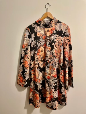 Klänning från Zara - Vacker klänning från Zara 