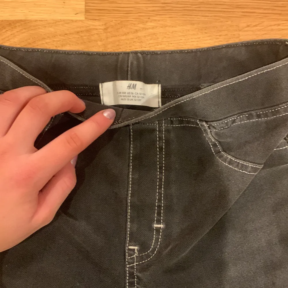 Super sköna byxor som inte kommer till användning hos mig ingen tydning på andvändning . Jeans & Byxor.