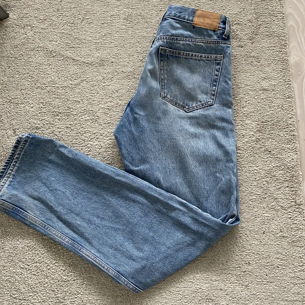 Jeans från Weekday - Storlek: 27/32 - fint skick - pris: 199 sek - nypris: 600 sek. Jeans & Byxor.