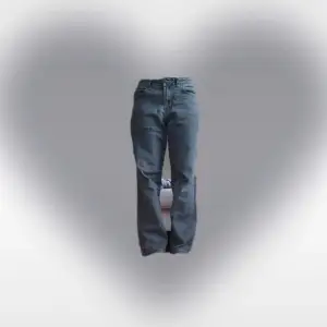 Svarta raka jeans Mid waist. Längd:93cm