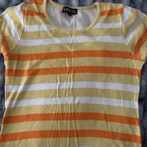 Tröja - En tröja som jag har fått men aldrig använts den! Helt ny