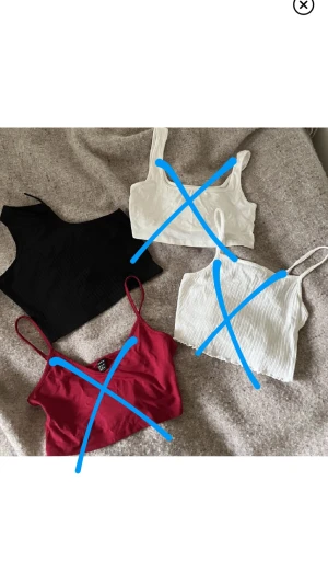 15 kr st  - Olika toppar, alla storlek S förutom vita linnet på bild 2 (strl M, passar S), går att få paketpris, priset är exkl frakt 🥰