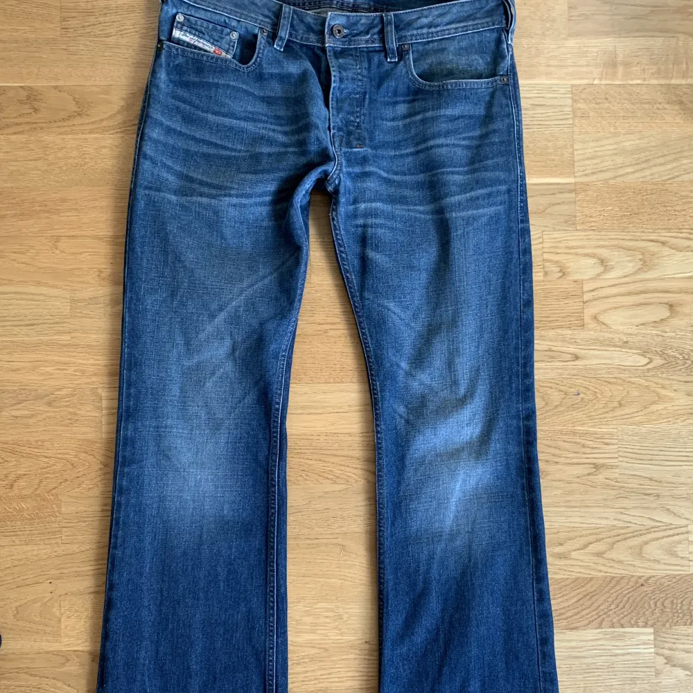 Vintage diesel jeans! Strl 33. Passar mig som är strl M med skärp. . Jeans & Byxor.
