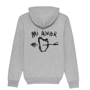 Mi Amor  - Kollar intresset på min gråa mi amore hoodie med svart broderat tryck, använd ish 3 gånger så är i väldigt fint skick, säljer då den inte kommer till användning, kom privat för fler bilder