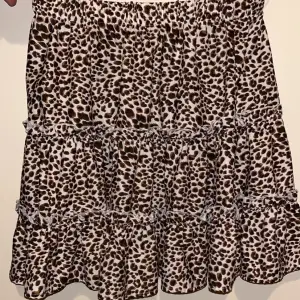 En leopard kjol som aldrig kommit till användning 