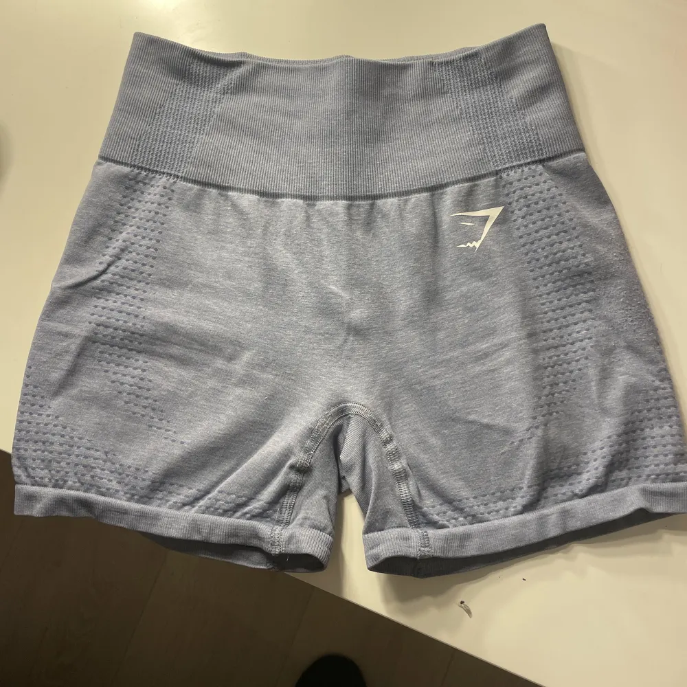 Vital seamless 2.0 shorts i färgen ”Evening blue marl” som aldrig är använda bara testade! Dem är i storlek s nypris är 499 säljer för 250. Shorts.