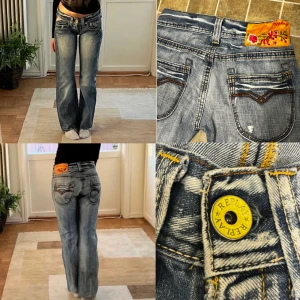 Replayjeans - Säljer mina älskade replayjeans då inte passar mig och jag behöver pengar. Lågmidjade och som det står stl 26/34.  Innebenslängden: 76 ytterbenslängden/hela jeansen: 98 midjemåttet: 37 rakt över  Skriv om ni har några frågor❤️