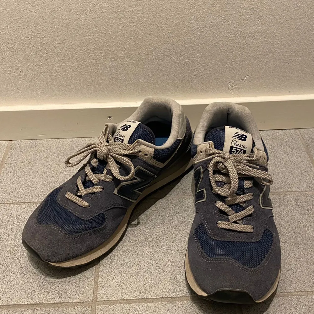  blå nb skor passar till storlek 40 . Skor.