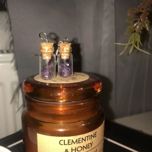 Örhängen  - Glasflaskor örhänge med ametist i