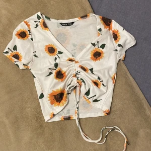 Blommig tröja - Bra till sommaren