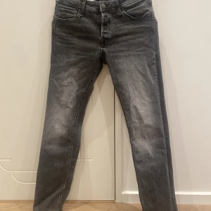 Jack and Jones jenas - Tjenare! Säljer dessa Slim jeans från Jack & Jones. Mycket bra skick! 29-32 = 170-175cm lång Ställ alla frågor i dm