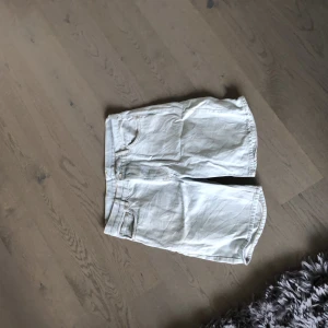 Weekday shorts - Storlek L