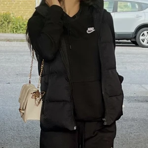 Svart väst - Svart väst som är använd bara några gånger i storlek xs för endast 80kr
