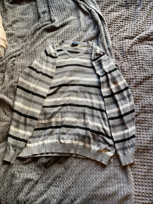 Y2k tröja  - Som den ser ut 