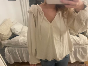 Blus - SKIT SNYGG blus ✌️✌️✌️