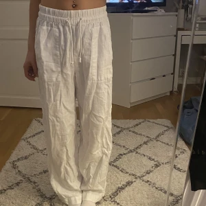 Linnebyxor  - Linnebyxor från Kappahl ⭐️⭐️storlek xs men passar även s/m då det är stretchiga i midjan och stora i benen 