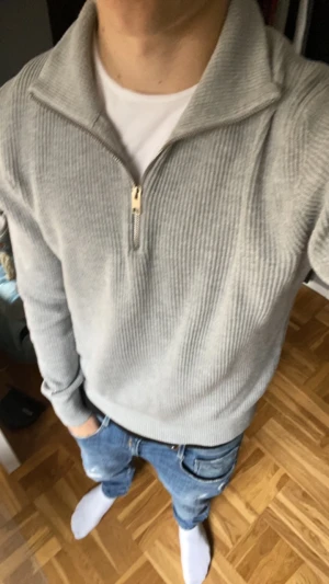  halv zip  - Knappt använd skick 9/10