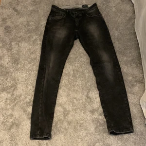 Sam’s Jeans - Köpta för 1200kr. Säljer billigt då jag vill bli av med jeans. 