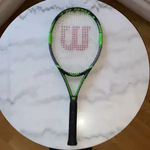 Ett tennisrack från märket Wilson, är i ett väldigt bra skick pga använd fåtal gånger. Pris kan diskuteras!