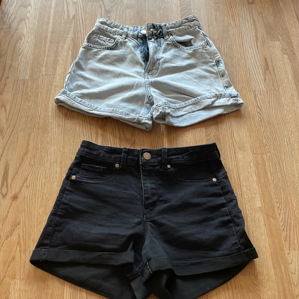 Blå shorts från gina st.32/xxs och svarta shorts från new yorker st.36/s . Säljs p.g.a liten storlek. . Shorts.