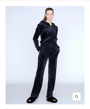 Juicy catore sett - Säljer mitt fina juicy sett, nästan aldrig använt så i nyskick. Båda delarna är i xxs🥰skriv om ni har frågor eller vill köpa❤️