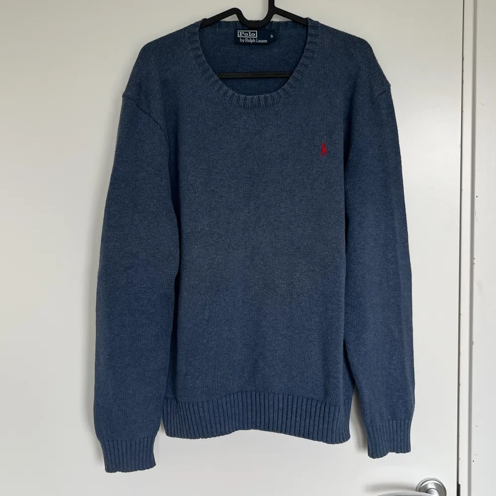 Ralph Lauren Knitted Sweater. In perfect new condition. Size S. Very comfortable and cool looking. Retail price around 1600. Write for more information.. Stickat.