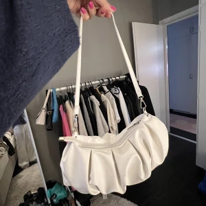 Väska - Vit väska 