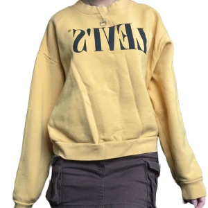 Levi’s sweatshirt - Relativt oanvänd och i toppskick med originalförpackning kvar. Inköpspris 799kr.