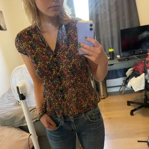 Blus - Cool blus från Hm i blommigt mönster