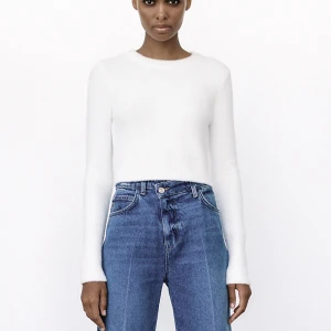 Stickad tröja - Vit jätte mjuk stickad tröja från Zara. Mycket bra skick! 150 kr + frakt! Hör av dig vid frågor💙