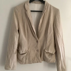 Fin kavaj XS/S - Storlek står ej så jag uppskattar, hemsydd mkt fin. Linne. 