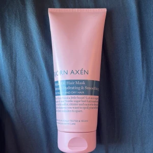 Hårmask - Säljer denna hårmask från Björn Axén använt en gång💕säljer den pågrund av att jag har massor av andra hårinpackningar så får ingen användning  för den🌸köptes för 220kr 