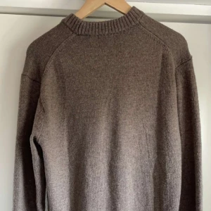 Tröja  - En beige/brun stickad tröja från H&M i stl S