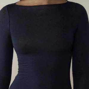 SÖKER en intimissimi tröja i storlek Xs/S! Kan buda ganska högt men Max 300 ink frakt ❤️ Mörkblå helst men svart funkar också ❤️ hör gärna av dig till mig om du säljer en!! 
