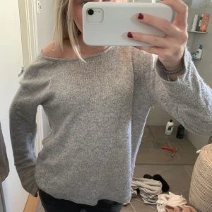 Stickad tröja  - Söt tunn stickad tröja! Passar till allt 🤗🤗passar en S/M