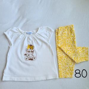 T-shirt & leggings Set 🦒 - T-shirt med giraffbrodyr där fransarna och svans är "3D" 🦒 tillhörande leggings som är "trekvarts"byxa. Nyskick. Märkt 80 men stor i storleken och passar likabra till 86 💛