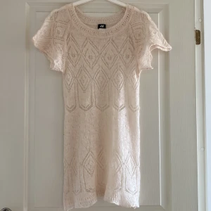 klänning - Så fin stickad miniklänning från hm