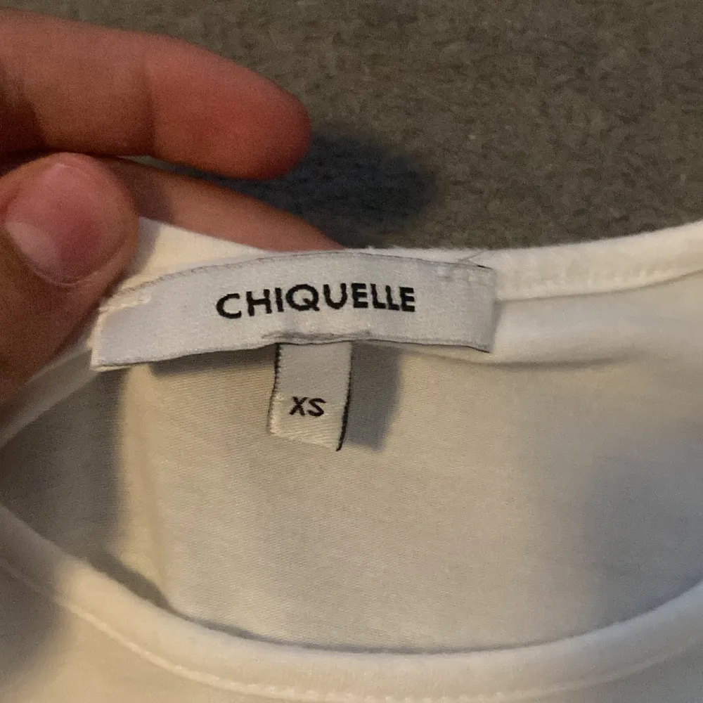 Tunn tröja från chiquelle. Använd ungefär 3 gånger💞. Toppar.