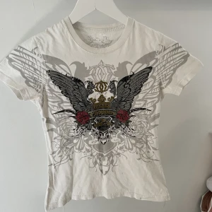 T-shirts  - Cool  T-shirt, säljs pga inte min stil längre. Skriv gärna om ni har frågor ✨