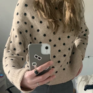 Tjocktröja  - En stickad tröja från hm! Storlek S🤍